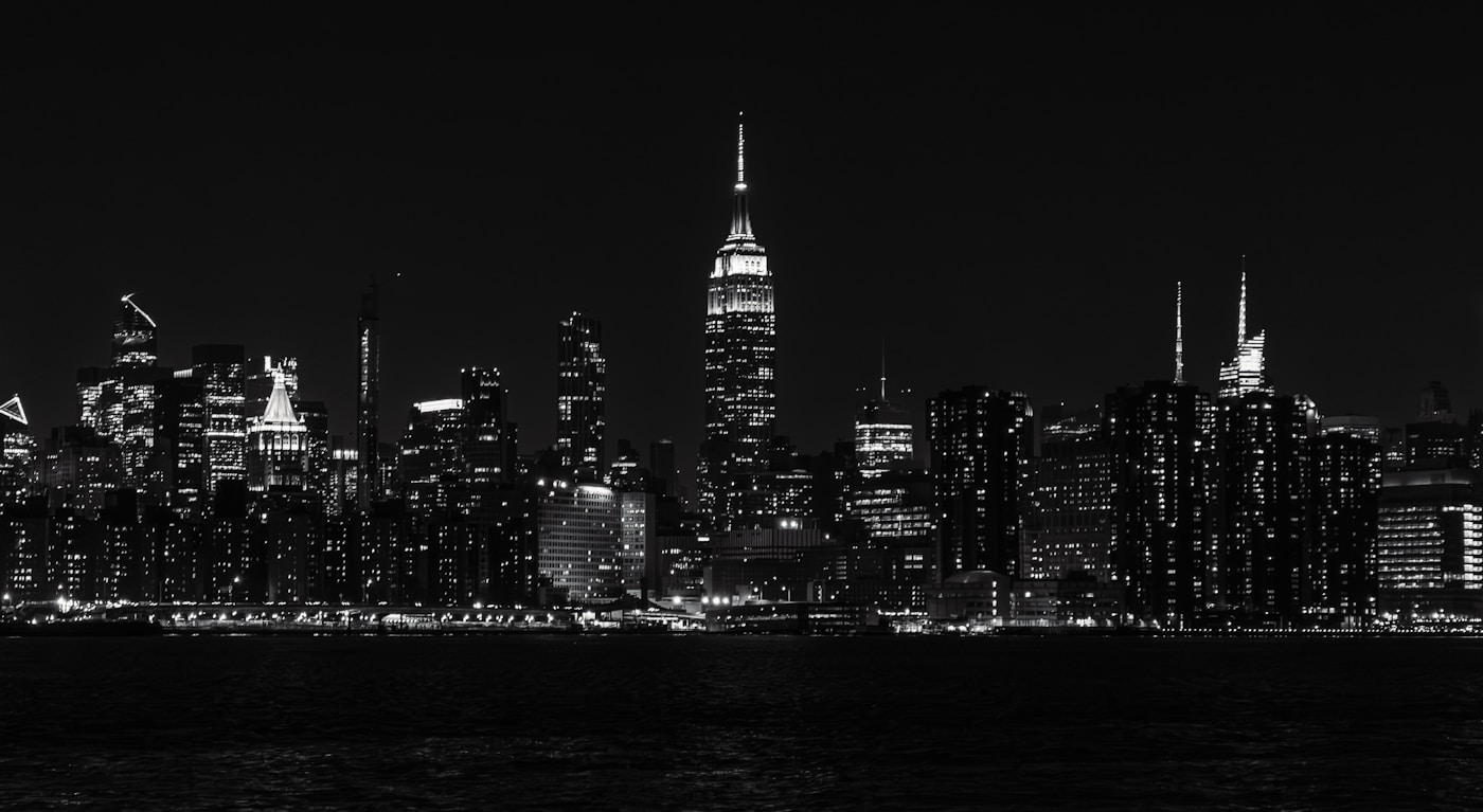 Czarno-biała panorama Manhattanu z Empire State Building